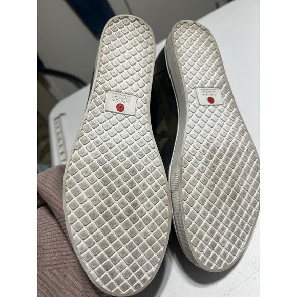 Blondo Waterproof Camo Booties Size 8 - Picture 6 of 7